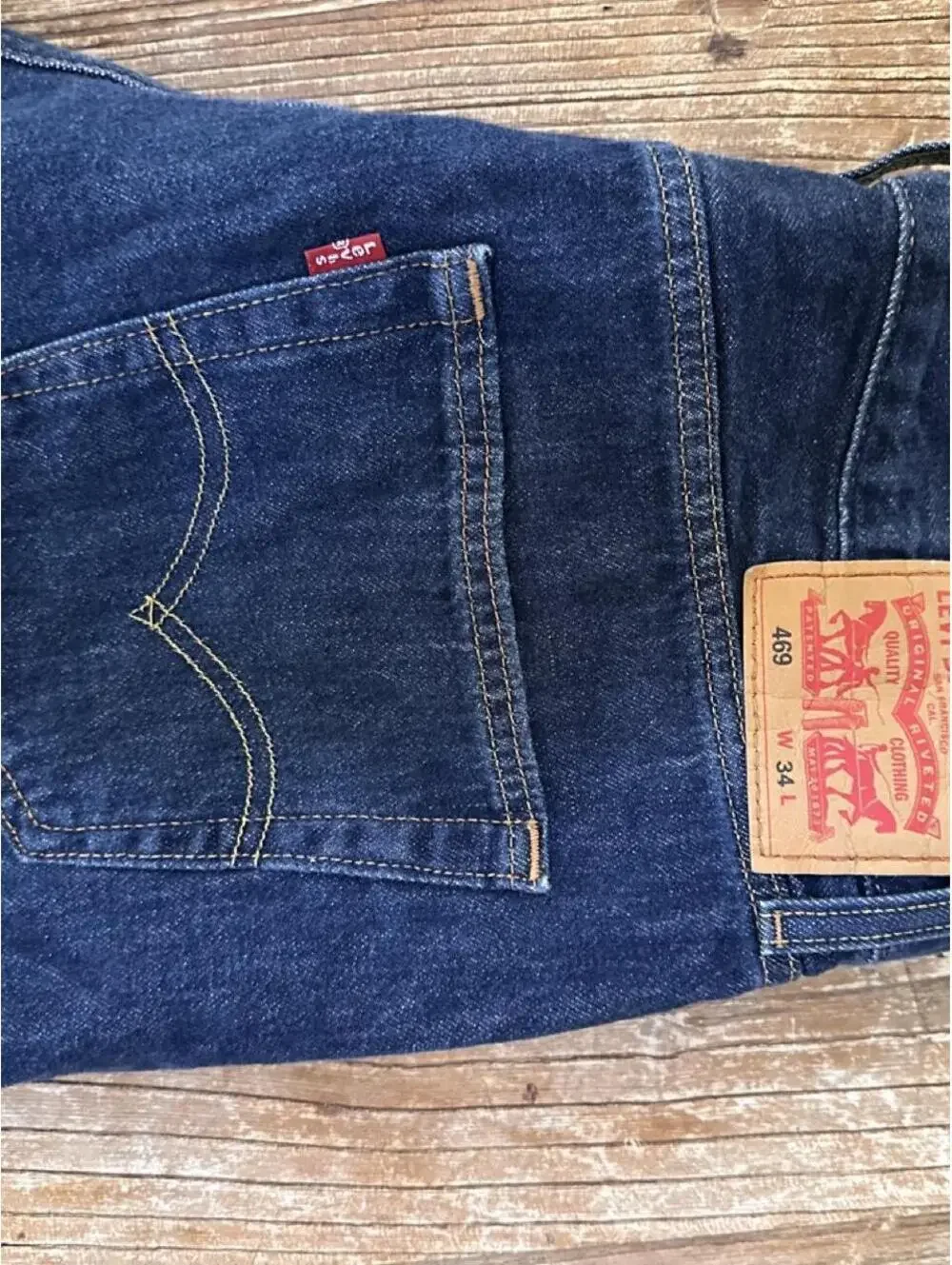 Levis size 34